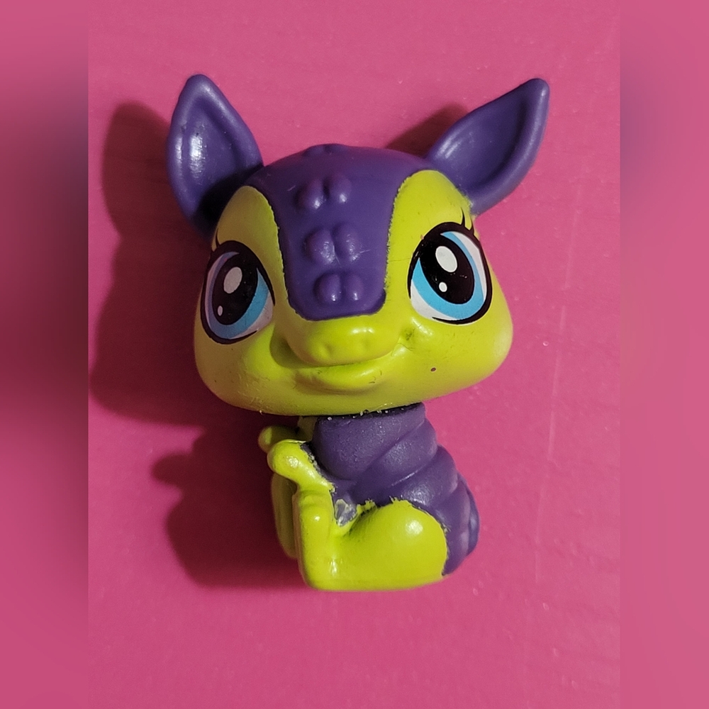 Hasbro Littlest Pet Shop Aiden Dillard The Armadillo #4137 (0346)